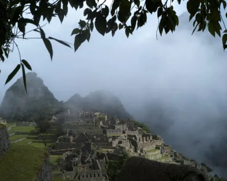 Boulders blocking Train Tracks Strand Nearly 1,000 Visitors en route to Machu Picchu