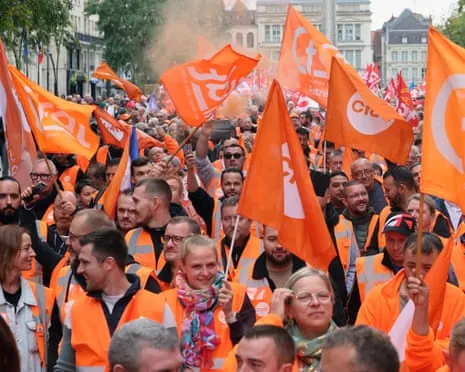 Nationwide Walkout Movement Draws Hundreds of Thousands Marching In France